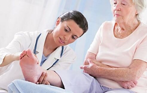 Seeing a doctor if you have symptoms of varicose veins